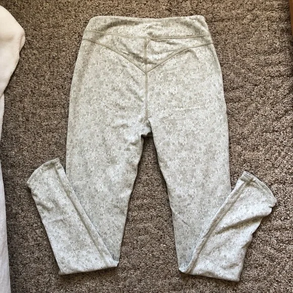 Gymshark Fleur Texture Khaki Marl Leggings - Picture 10 of 14